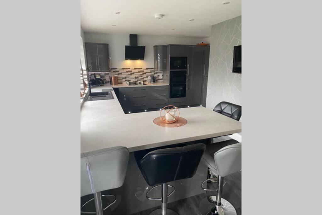 Alcantara- Modern Home With Hot Tub- Sleeps 10 Cromdale Exterior foto