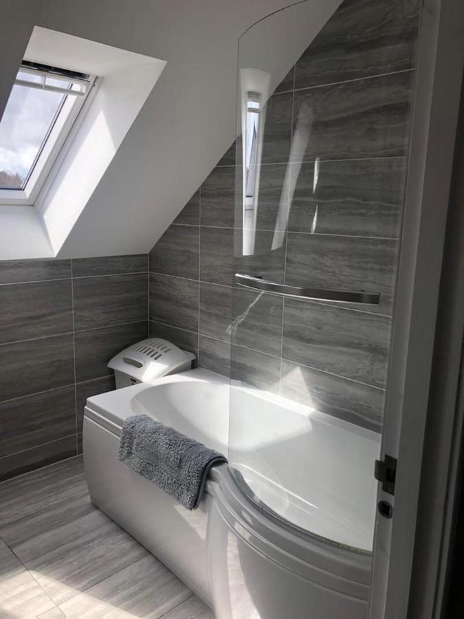 Alcantara- Modern Home With Hot Tub- Sleeps 10 Cromdale Exterior foto